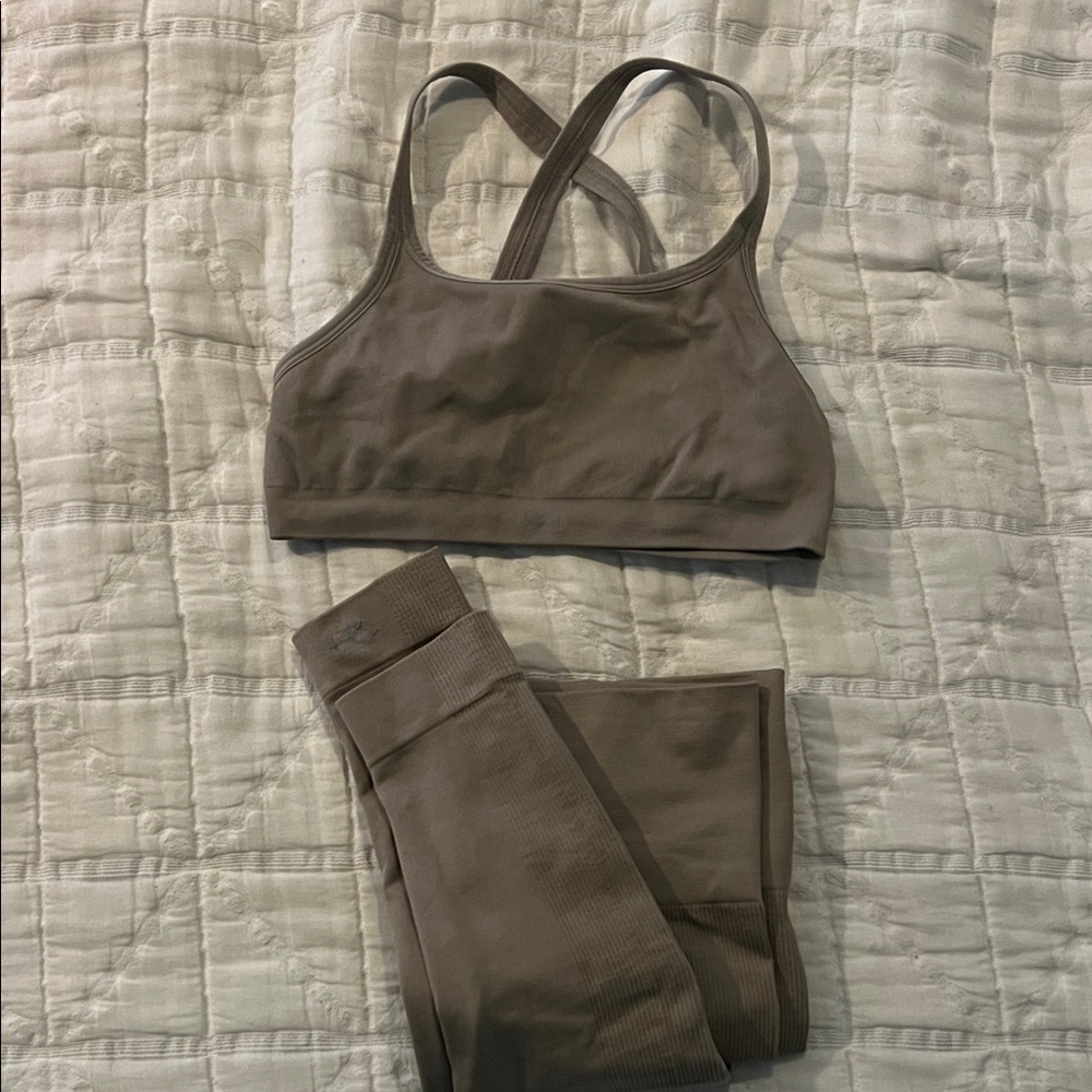 Set active leggings and bra